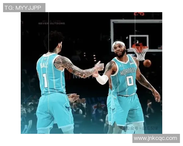 马刺与黄蜂激战正酣球迷期待精彩对决与精彩瞬间